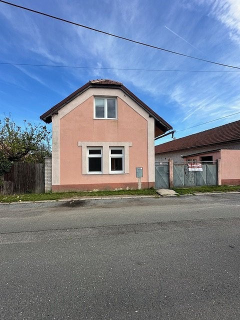 Prodej domu 370 m² s pozemkem 522 m² - View 3