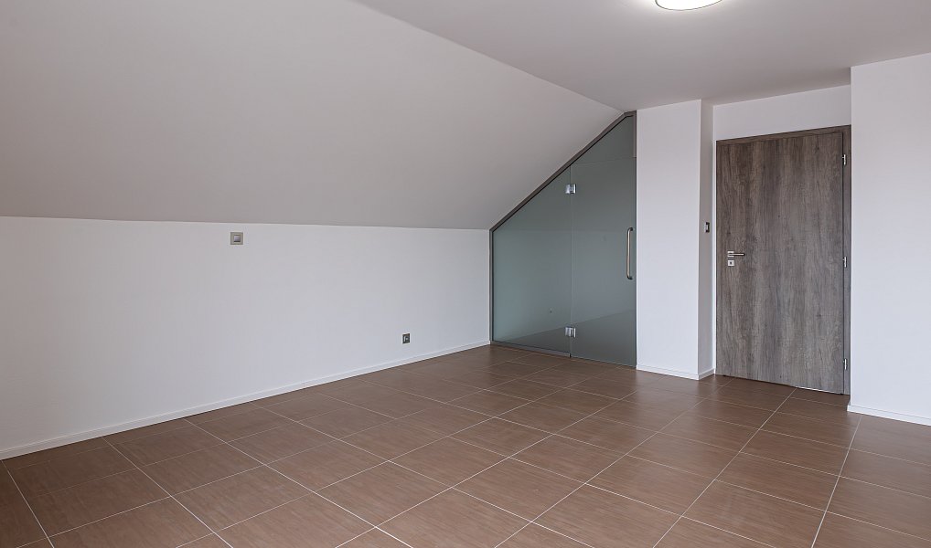 Prodej domu 150 m² s pozemkem 695 m², Staré Jesenčany – náhled fotky 17