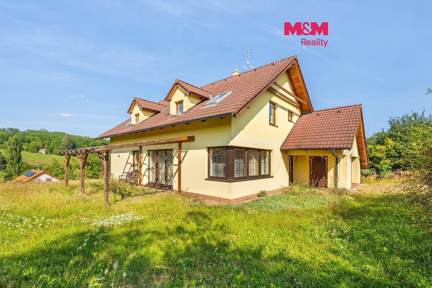Prodej domu 240 m² s pozemkem 1 302 m²