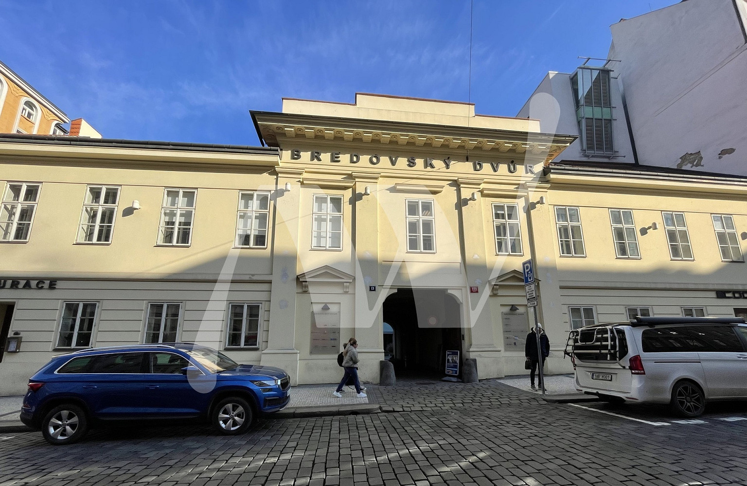 Pronájem kanceláře 322 m²