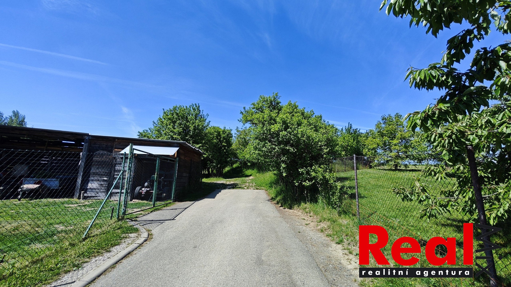 Prodej stavebního pozemku 3 053 m² – fotografie 5