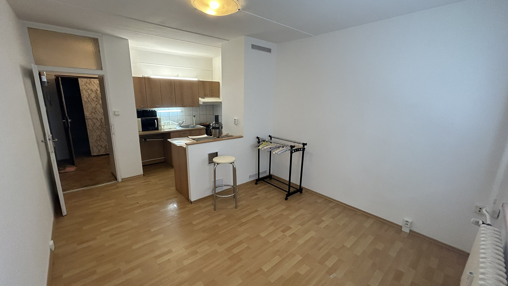 Pronájem bytu 1+kk 24 m² — photo 2