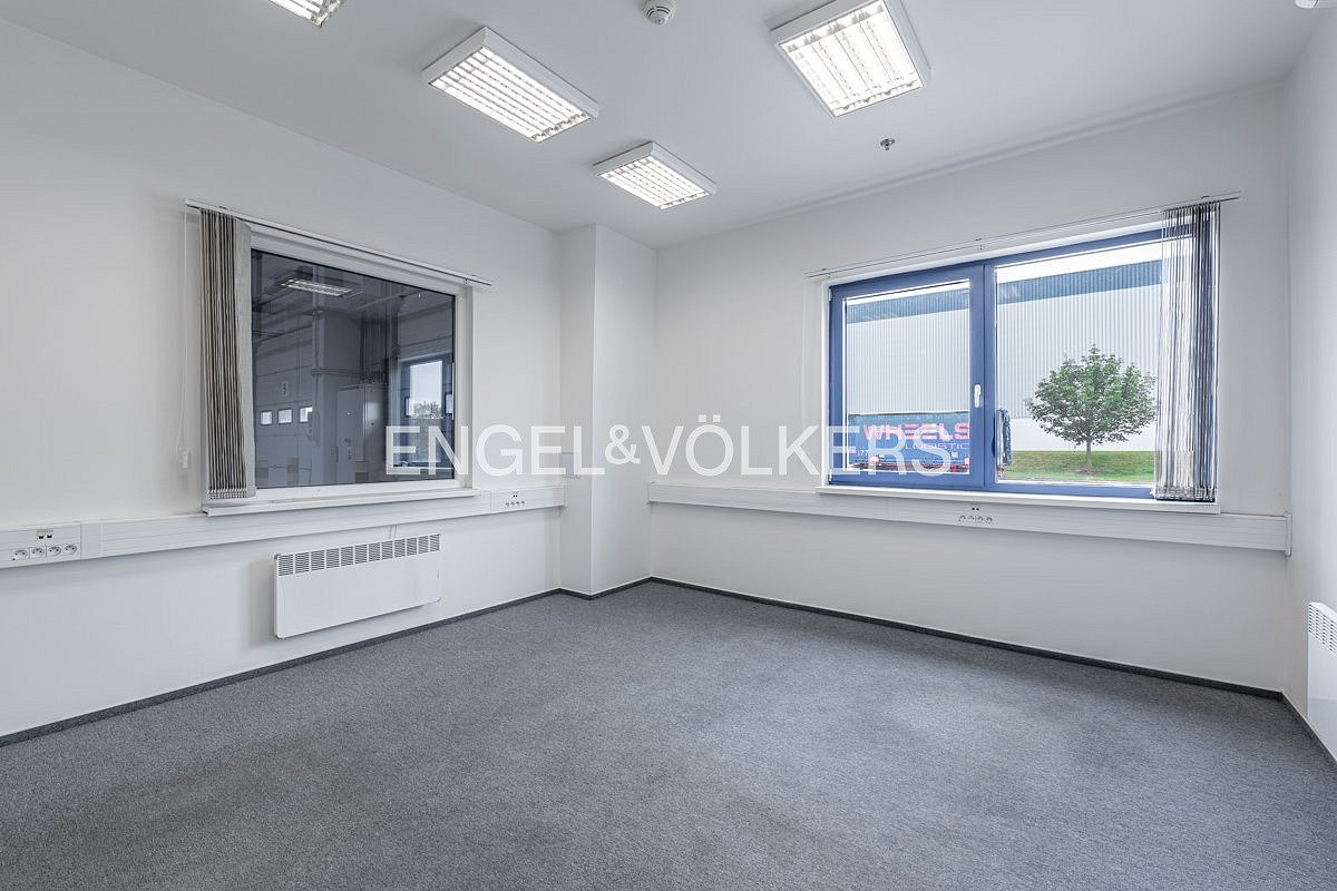Pronájem skladovacích prostor 3 700 m² – fotografie 5