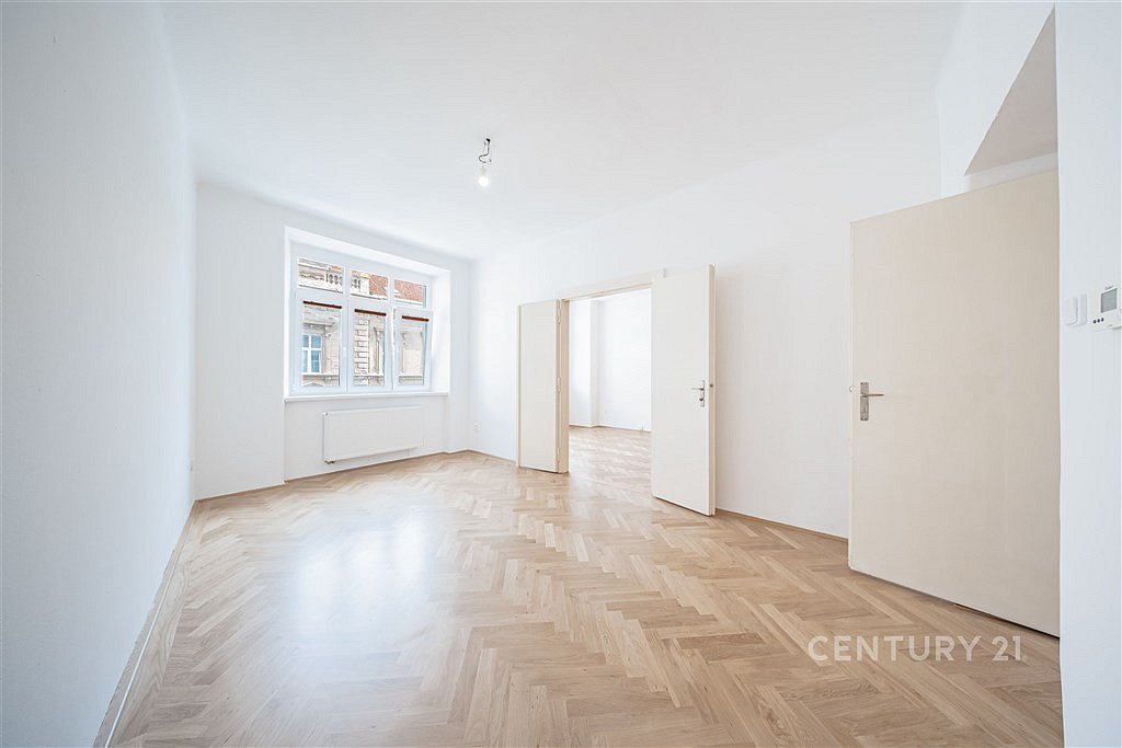 Pronájem bytu 2+1 86 m² — photo 2