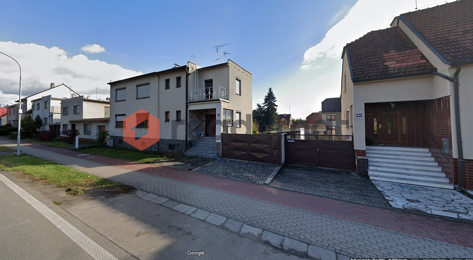 Prodej domu 270 m² s pozemkem 554 m² — photo 2