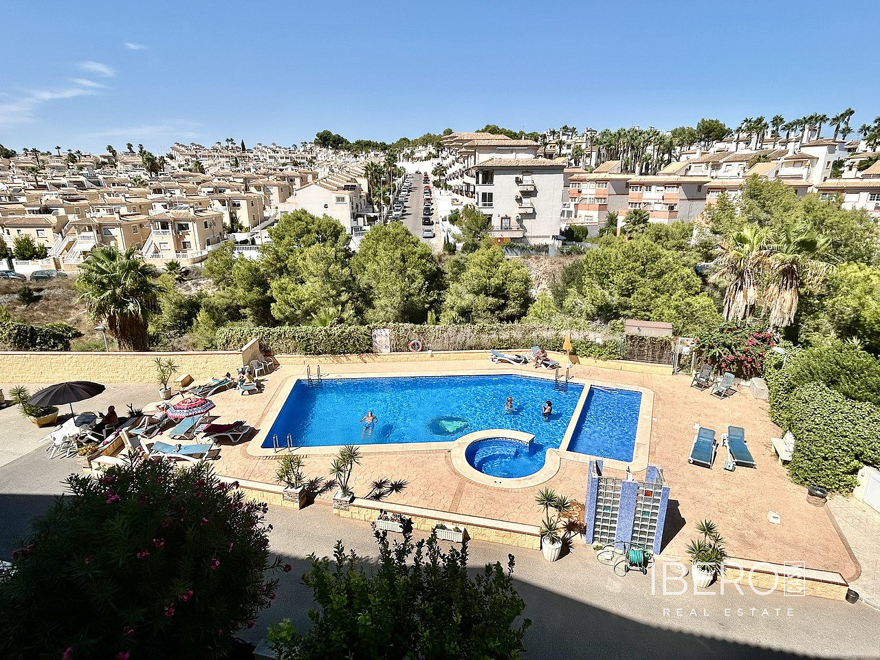 Piso 3+kk – Villamartin - Vista 2