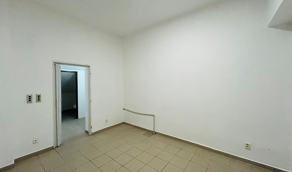 Pronájem obchodních prostor 300 m², Jihlava – náhled fotky 14