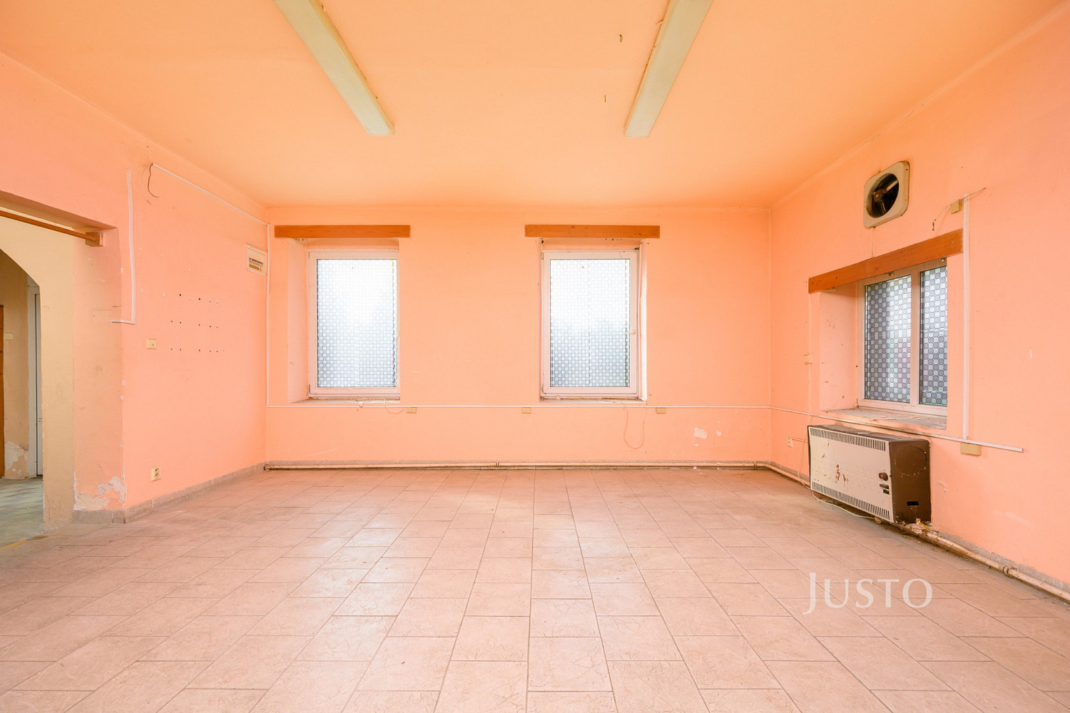 Prodej obchodních prostor 142 m² – fotografie 2