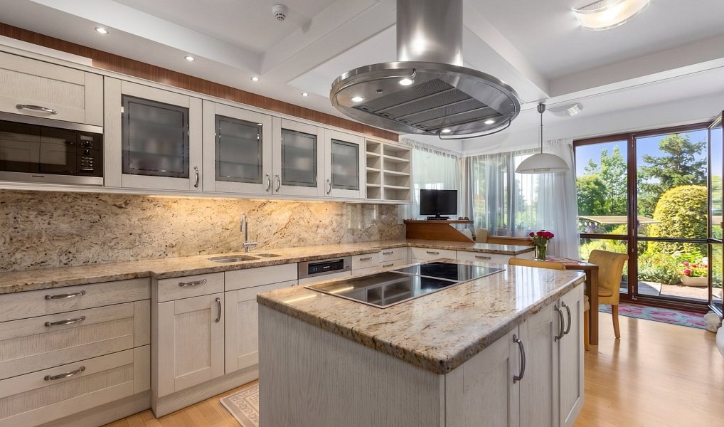 Prodej domu 718 m² s pozemkem 1 306 m², Ráby – náhled fotky 9