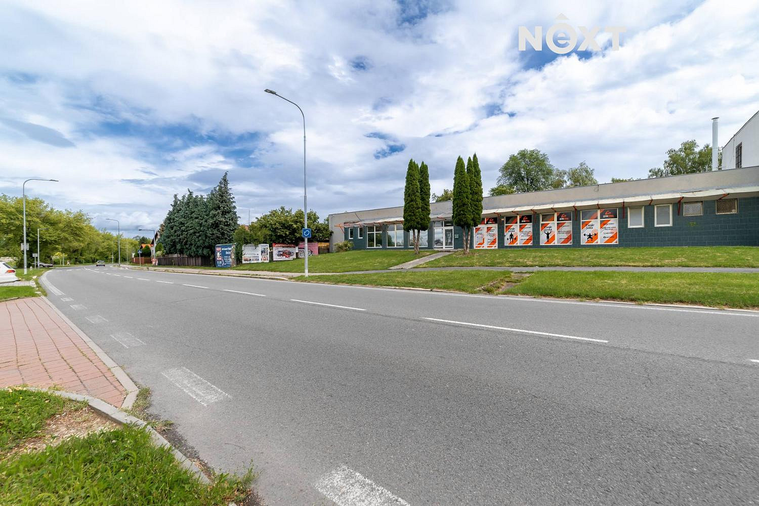 Pronájem obchodních prostor 142 m²