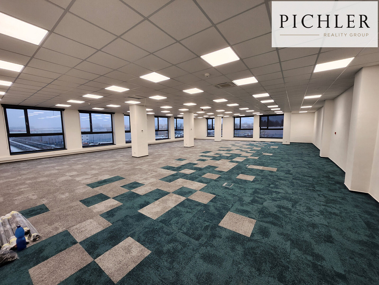Pronájem kanceláře 571 m²