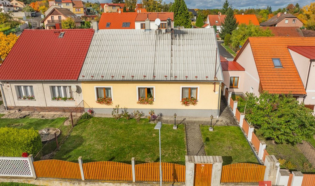 Prodej domu 161 m² s pozemkem 500 m², Libušín – fotka 1 z 26