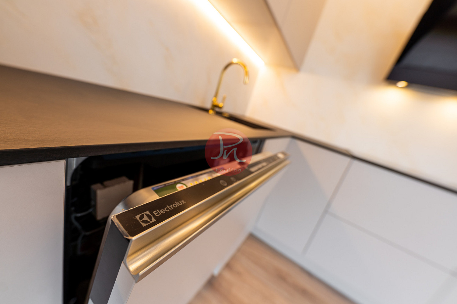 Pronájem bytu 4+kk 115 m² – fotografie 3