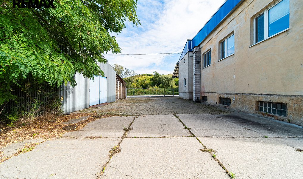 Prodej výrobních prostor 4 050 m², Pouzdřany – náhled fotky 28