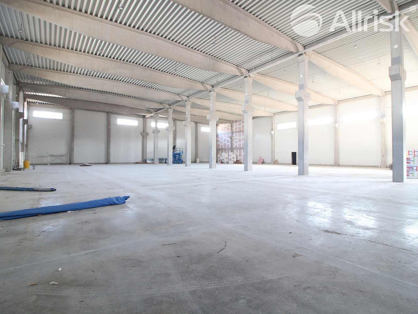 PRONÁJEM NOVOSTAVBY SKLADOVĚ-VÝROBNÍ HALY 1100 m² S TŘÍPODLAŽNÍ PŘÍSTAVBOU 570 m² – další