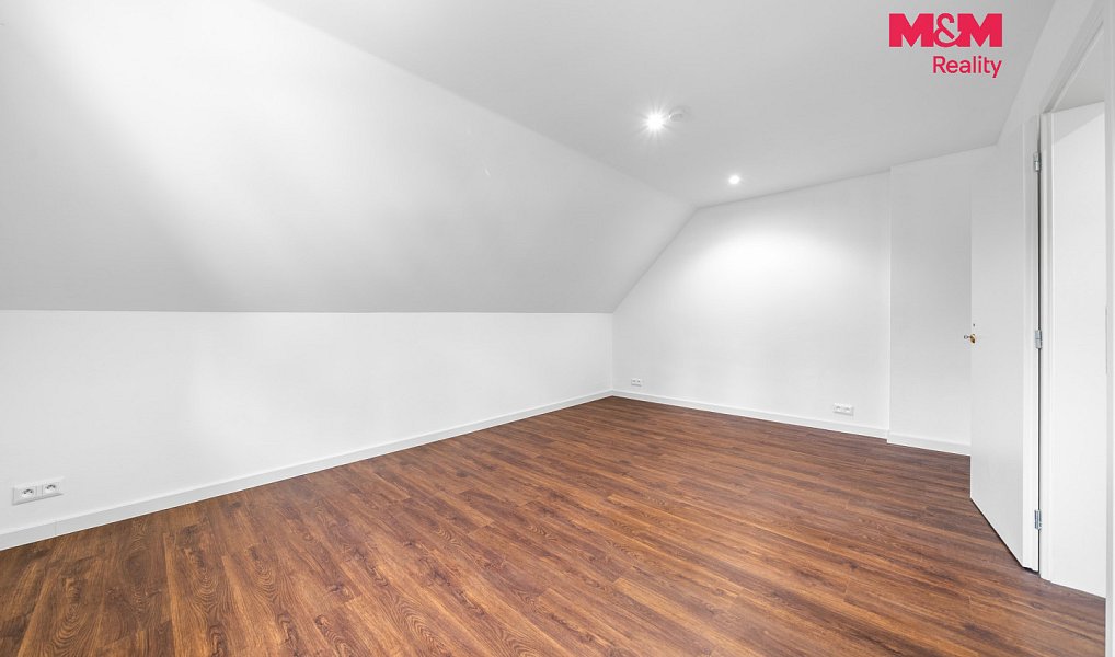 Prodej domu 486 m² s pozemkem 1 076 m², Dalovice – náhled fotky 19