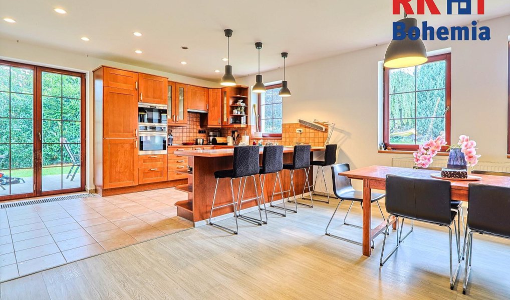 Prodej domu 309 m² s pozemkem 1 162 m², Úvaly – náhled fotky 4