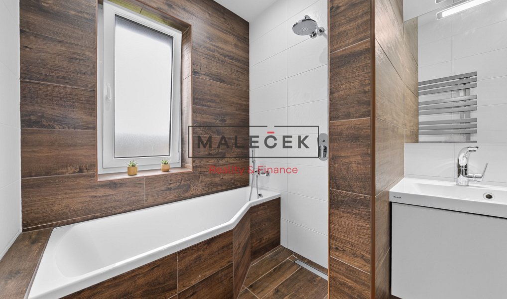 Prodej domu 154 m² s pozemkem 1 277 m², Hostouň – náhled fotky 33