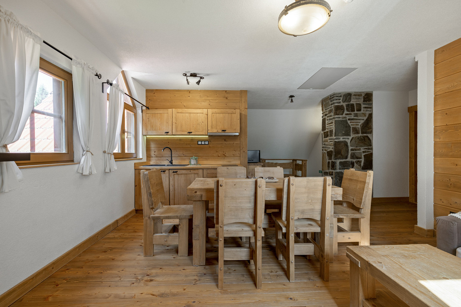 Prodej ubytovacího objektu 155 m² – fotografie 5