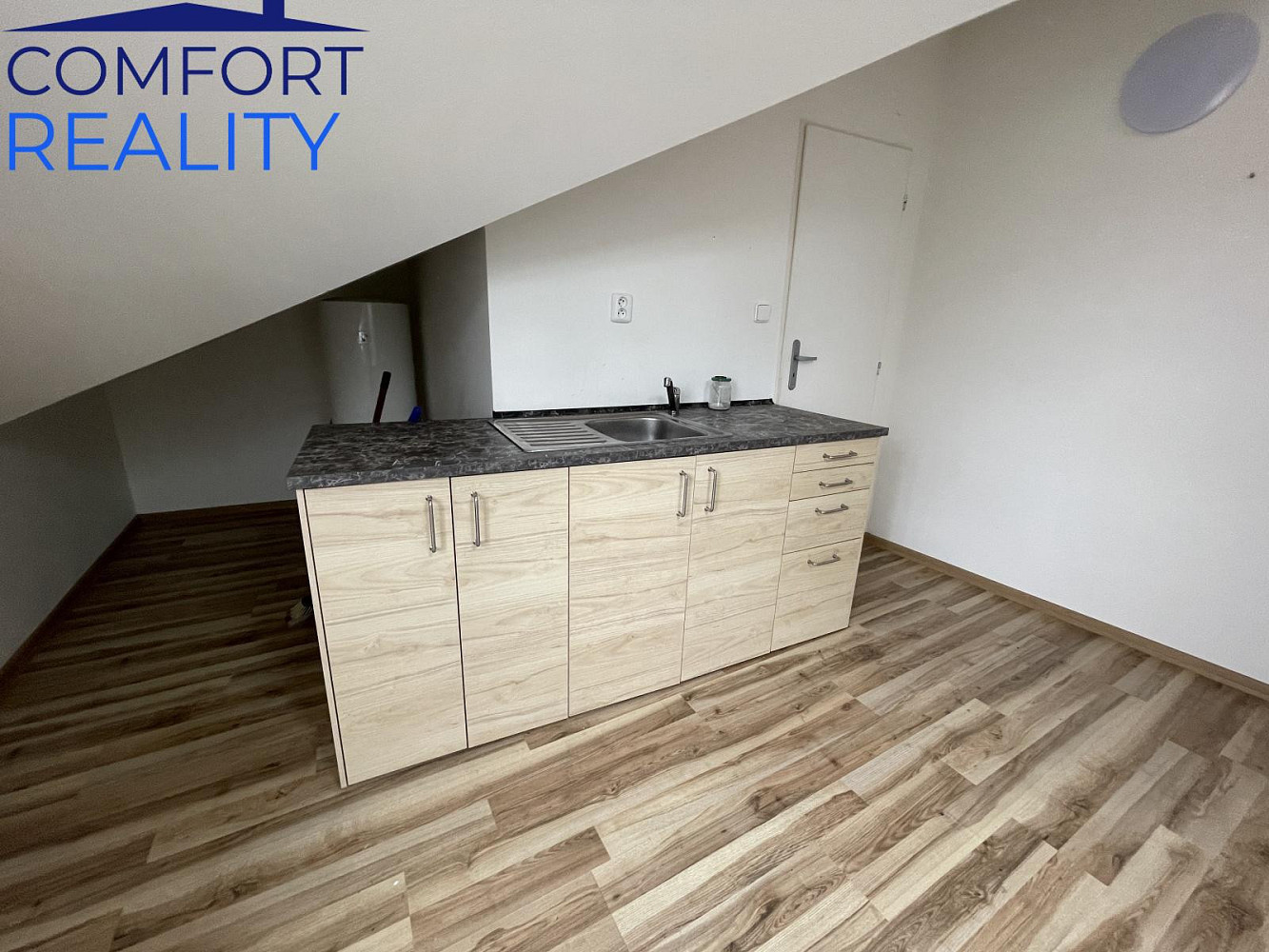 Pronájem bytu 1+kk 25 m² – fotografie 4