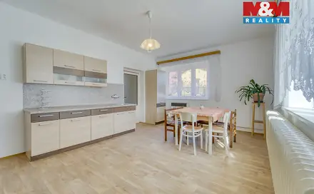 Pronájem domu 223 m² s pozemkem 1 084 m², Dlažov, okres Klatovy