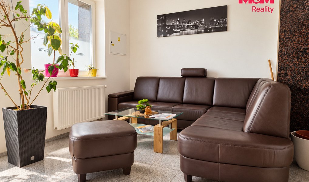 Pronájem kanceláře 208 m², Úvaly – náhled fotky 2