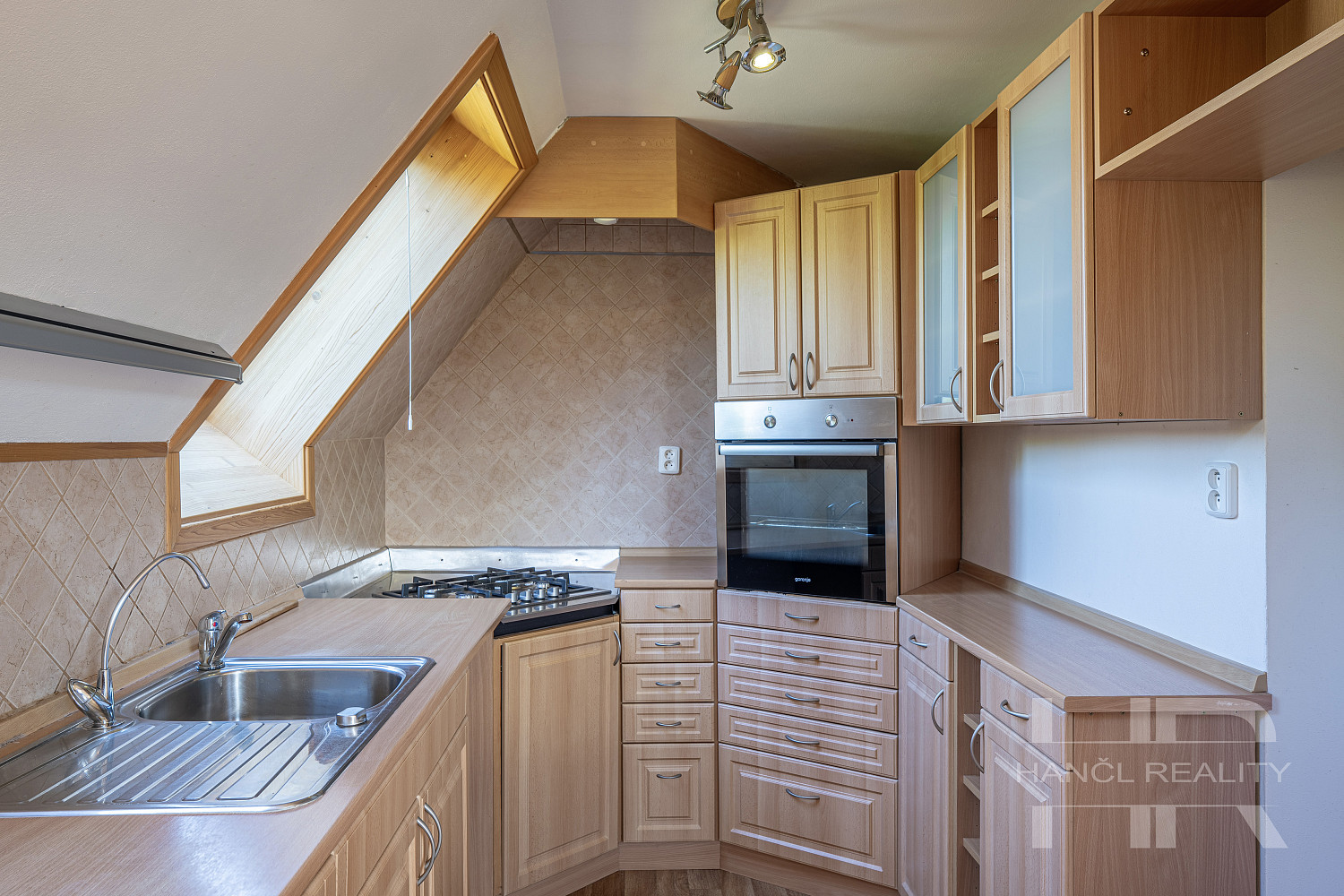 Prodej domu 202 m² s pozemkem 2 142 m² — photo 5