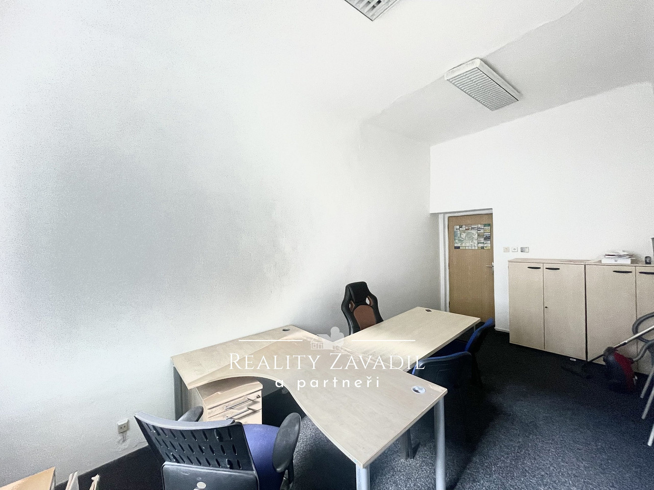 Pronájem kanceláře 17 m² – fotografie 3
