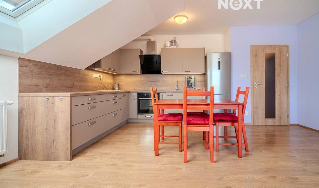 Prodej bytu 4+kk 95 m², Trhové Sviny – náhled fotky 2