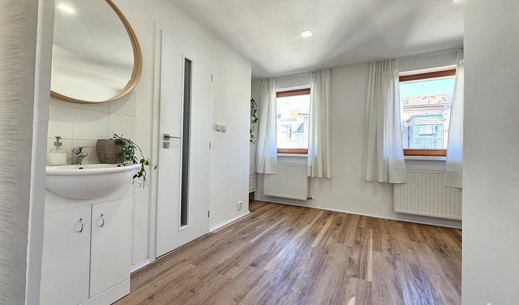 Pronájem bytu 2+kk 35 m², Praha – náhled fotky 8