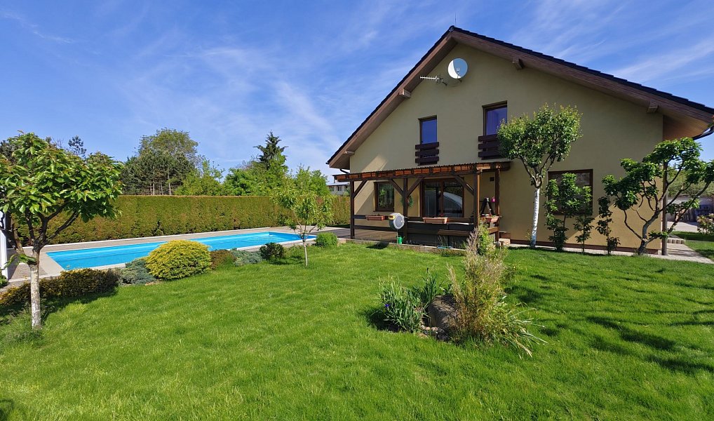 Prodej domu 224 m² s pozemkem 816 m², Nový Vestec – náhled fotky 2