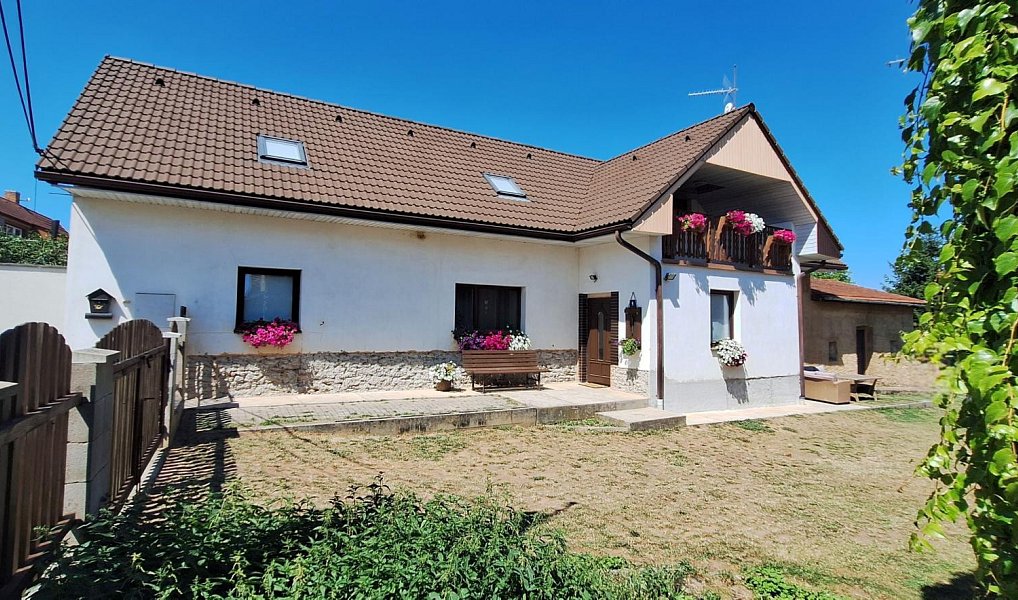 Prodej domu 208 m² s pozemkem 2 171 m², Lhotka u Radnic – náhled fotky 2