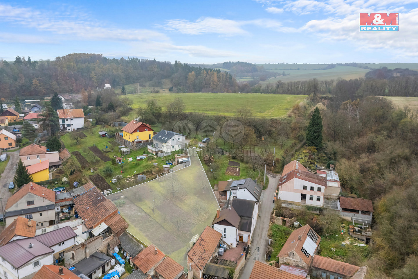 Prodej stavebního pozemku 1 055 m² – pohled 2