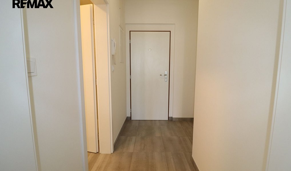 Pronájem bytu 1+kk 30 m², Praha – náhled fotky 6
