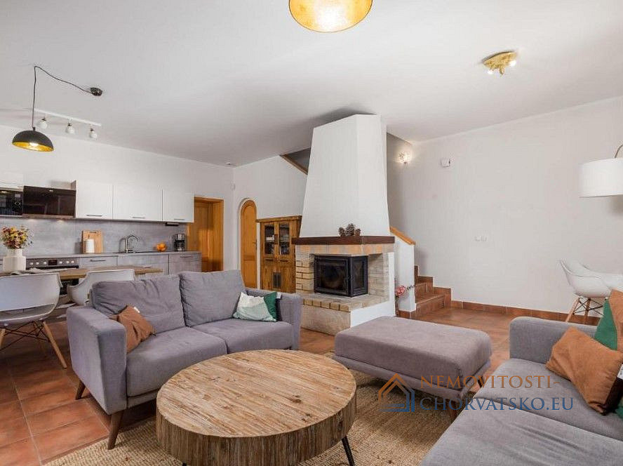 Prodej domu 300 m² s pozemkem 874 m² - Widok 6