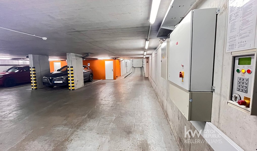 Pronájem garážového stání 11 m2, Praha – náhled fotky 10