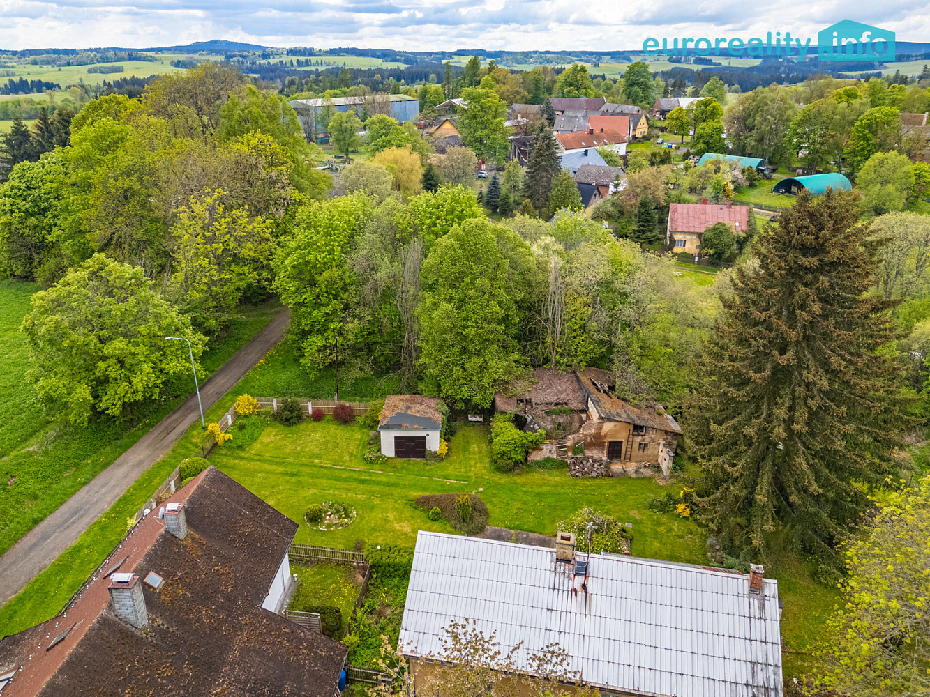 Prodej stavebního pozemku 691 m² – pohled 5