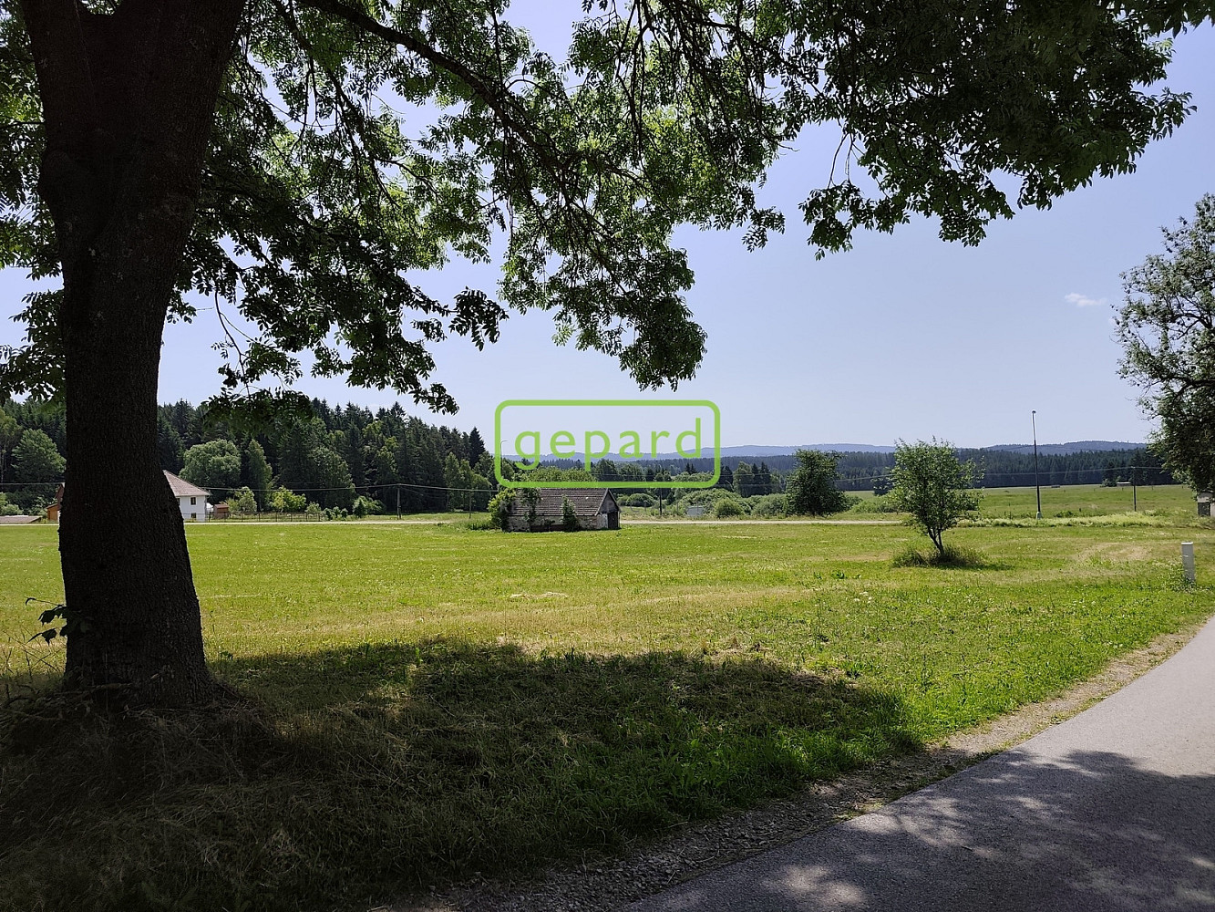 Prodej stavebního pozemku 892 m² – pohled 2