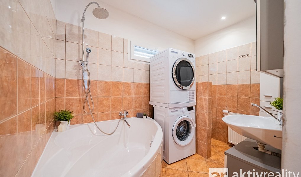 Prodej domu 257 m² s pozemkem 904 m², Liblice – náhled fotky 7