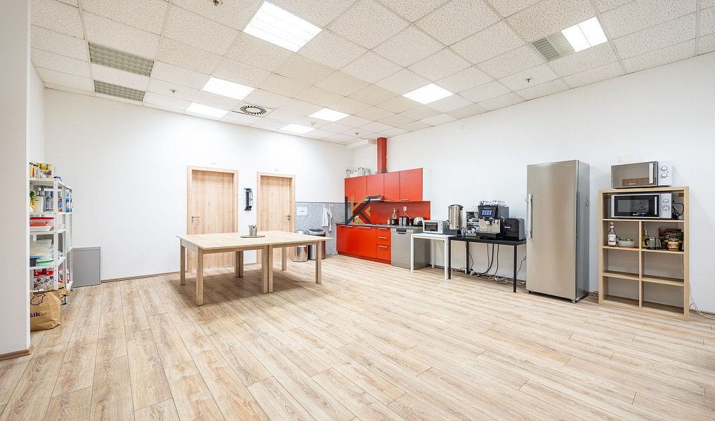 Pronájem kanceláře 1 030 m², Praha – náhled fotky 16