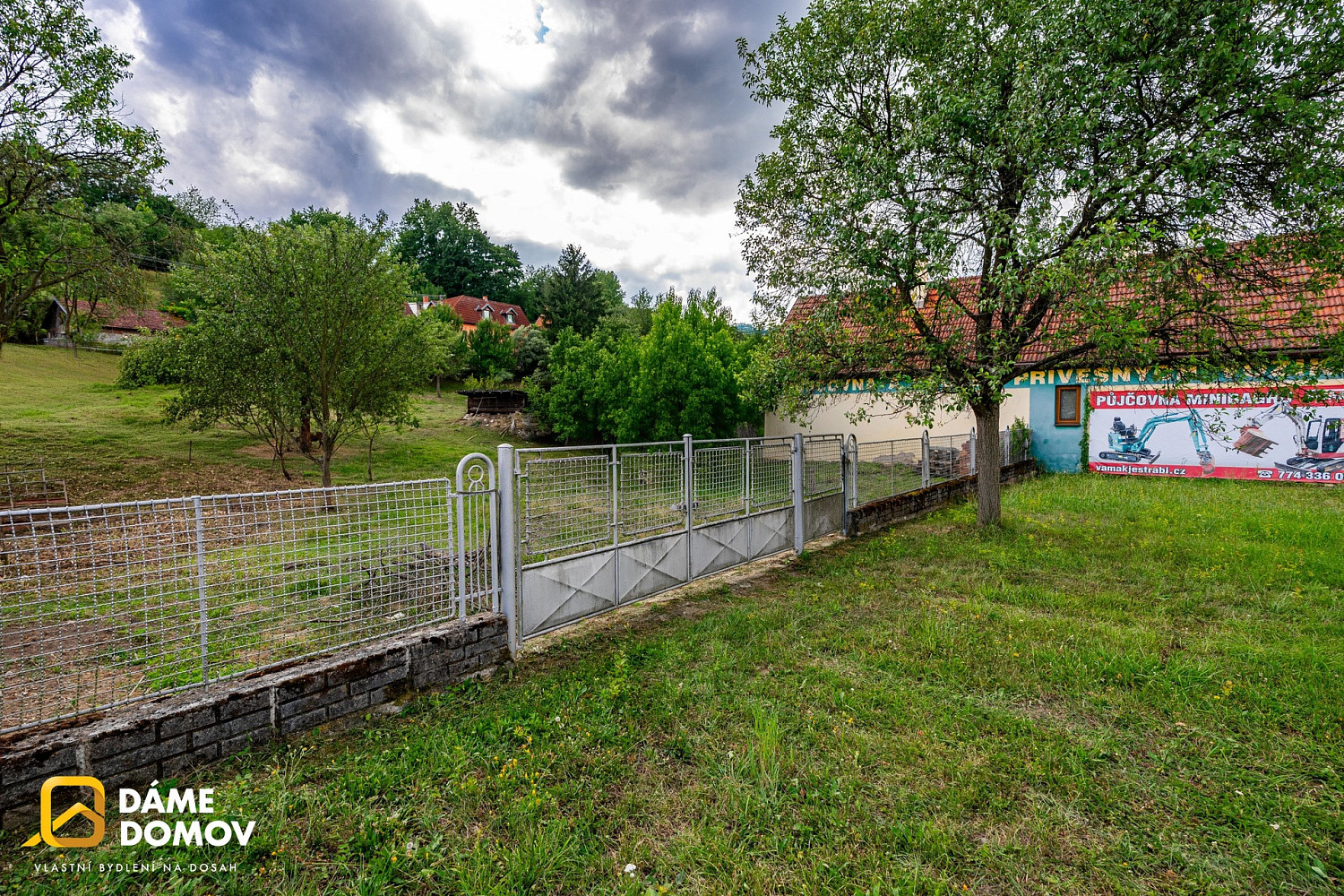 Prodej stavebního pozemku 1 376 m² – fotografie 4