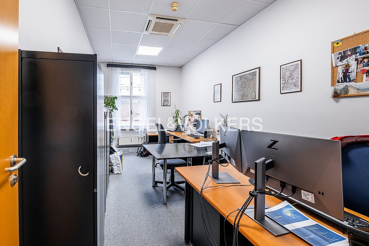 Pronájem kanceláře 666 m² – fotografie 4