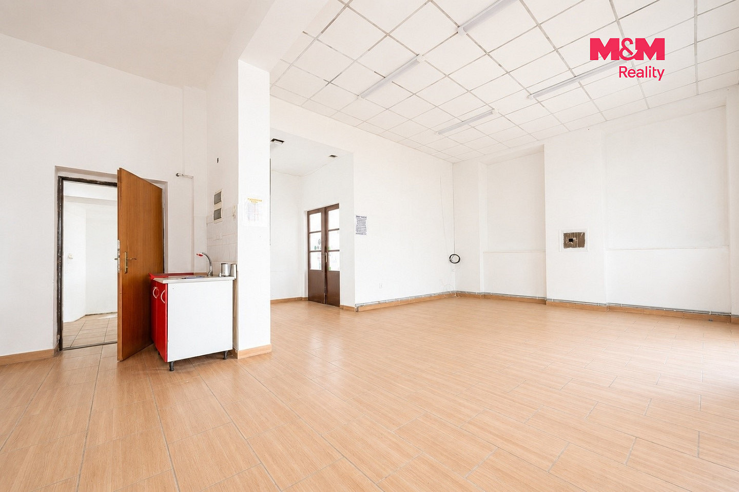 Prodej obchodních prostor 220 m² — photo 2