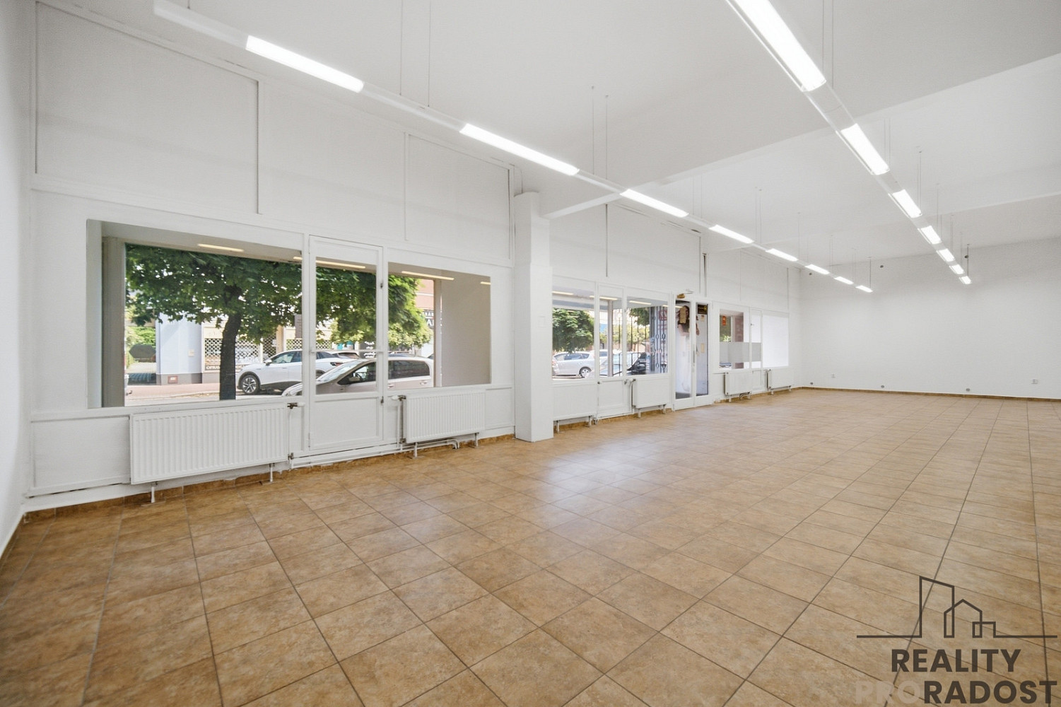 Pronájem obchodních prostor 230 m² — photo 2