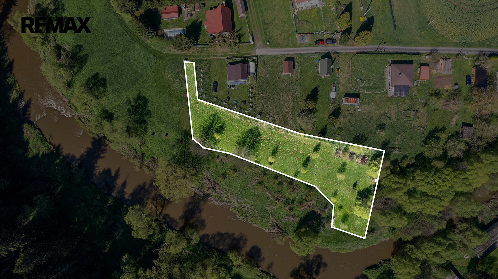 Prodej pozemku 2 100 m²