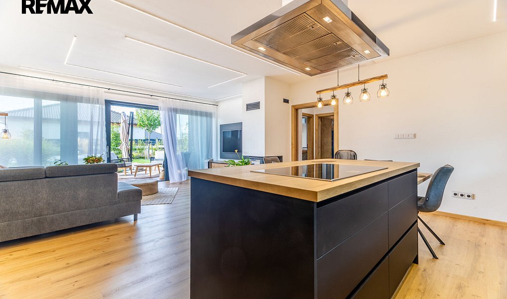 Prodej domu 180 m² s pozemkem 918 m², Černuc – náhled fotky 10