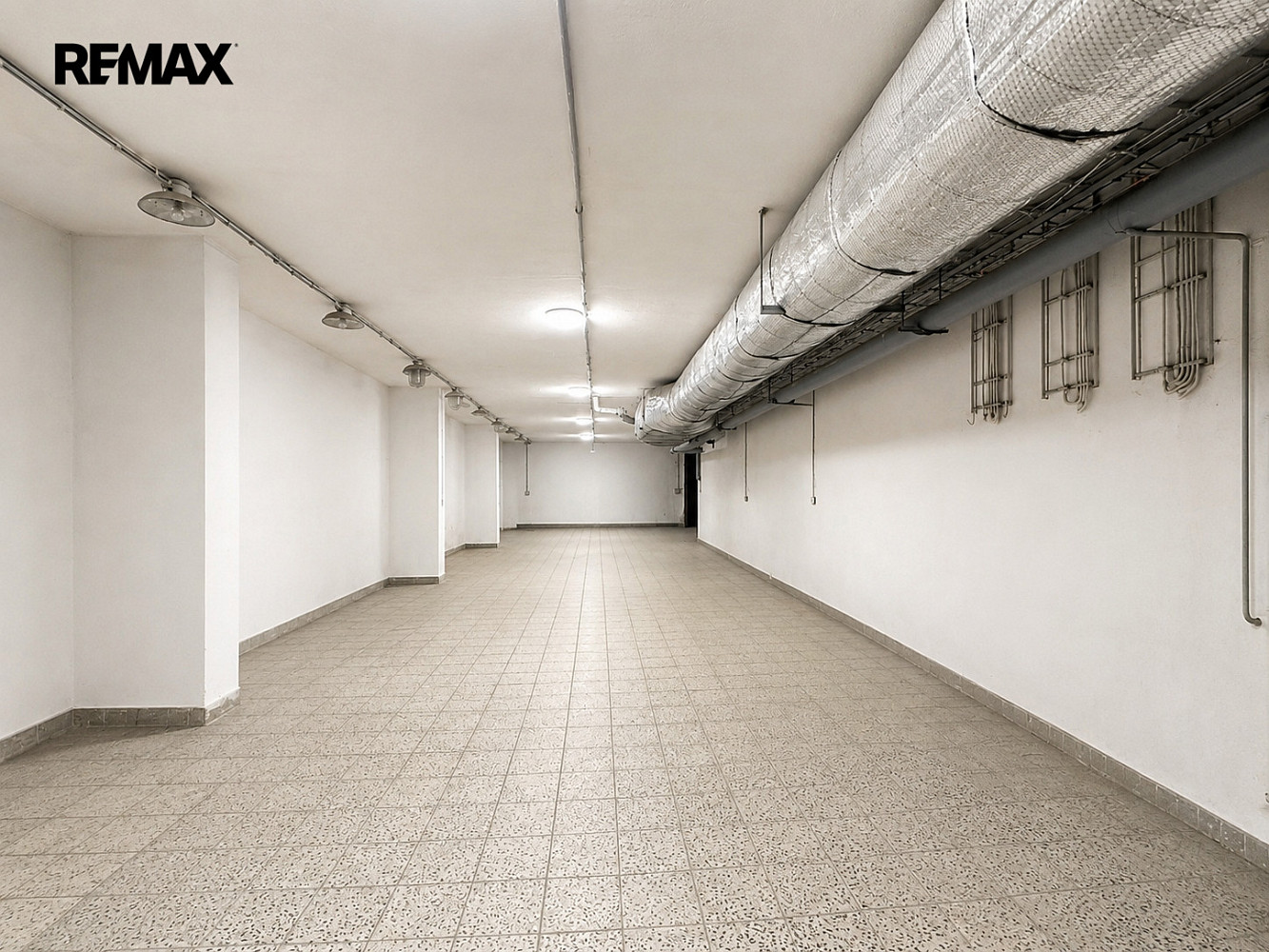 Pronájem skladovacích prostor 215 m² – fotografie 3