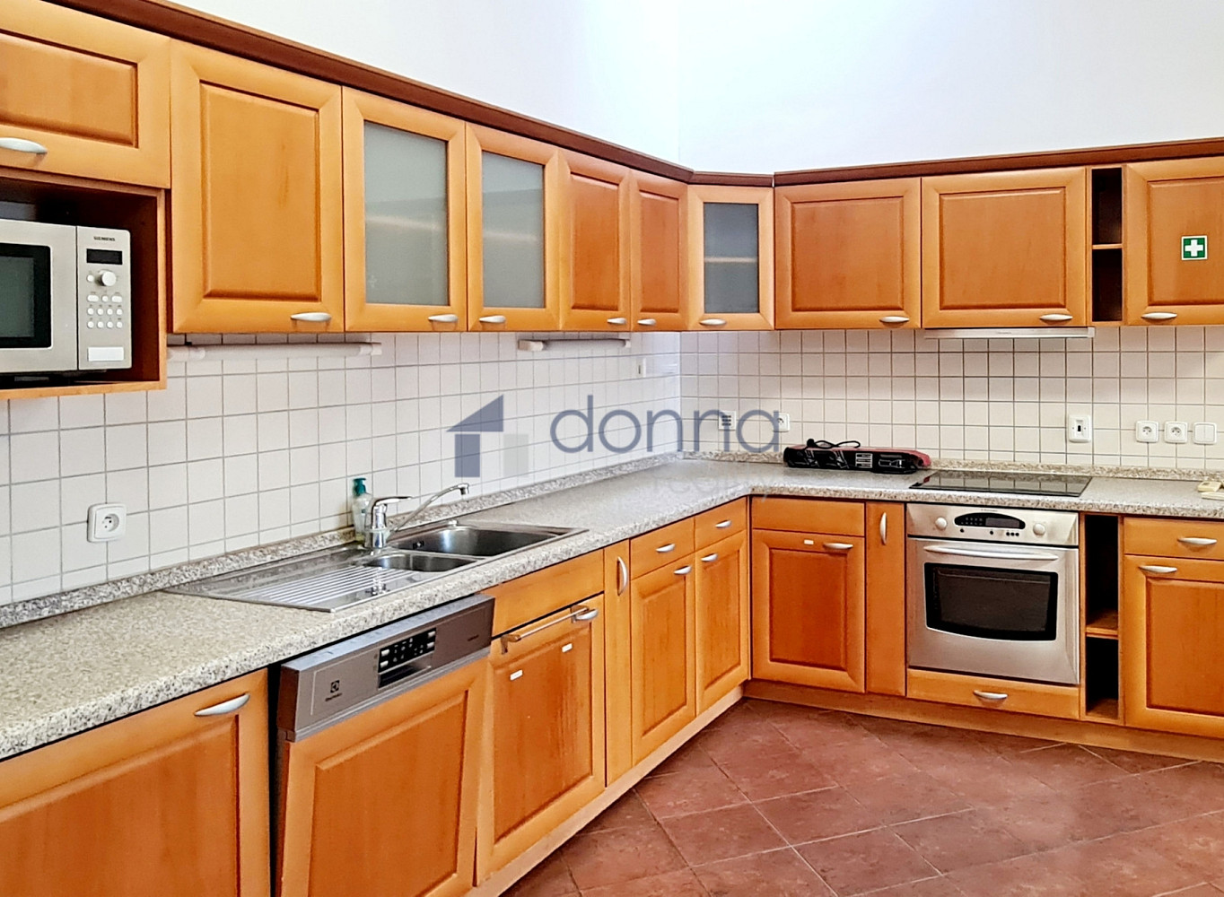 Pronájem kanceláře 203 m² – fotografie 3