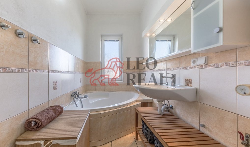 Prodej domu 200 m² s pozemkem 1 201 m², Mladá Boleslav – náhled fotky 12