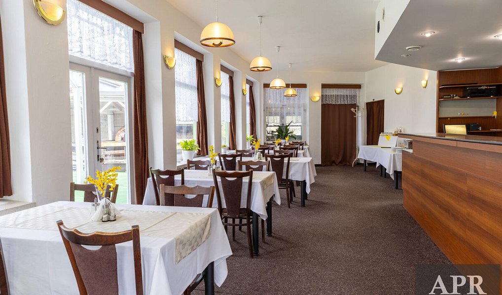 Prodej restaurace 420 m², Luhačovice – náhled fotky 2